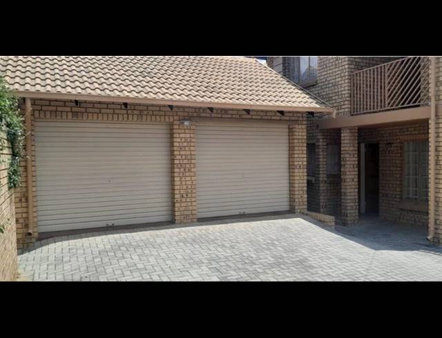 2 BEDROOM TOWNHOUSE FOR SALE IN MAGALIESKRUIN